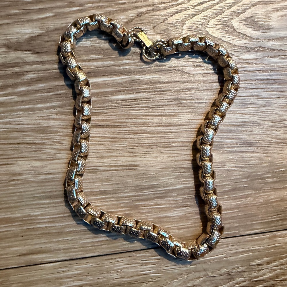 🚫SOLD🚫VTG Sarah Coventry Choker Necklace Beautiful Golden Color Textured - Picture 4 of 9